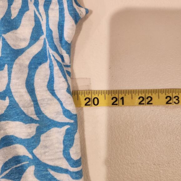 Tahari Womens 100% Linen Blue White Floral Asymmetrical Blouse Size Medium Beach - Picture 7 of 9